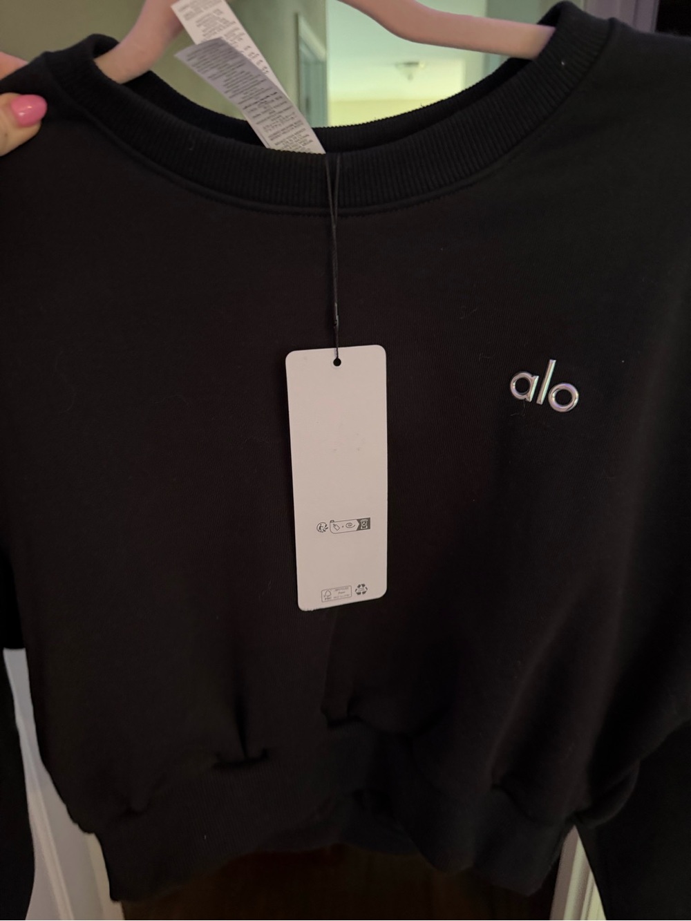 ALO Yoga Ladies’ Black Crewneck cropped Sweatshirt with chrome Embroidered Logo